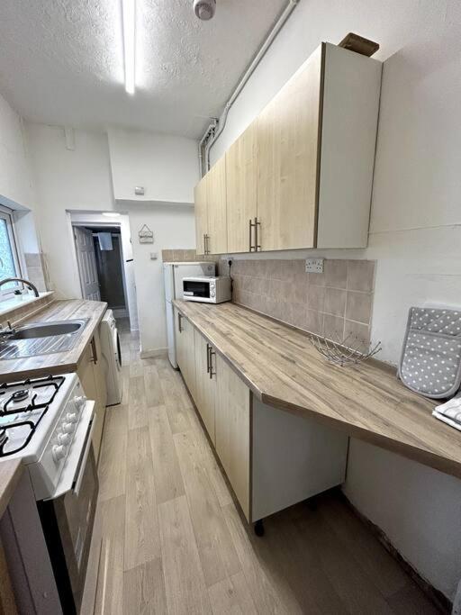 Bright Home From Home Stoke-on-Trent Dış mekan fotoğraf