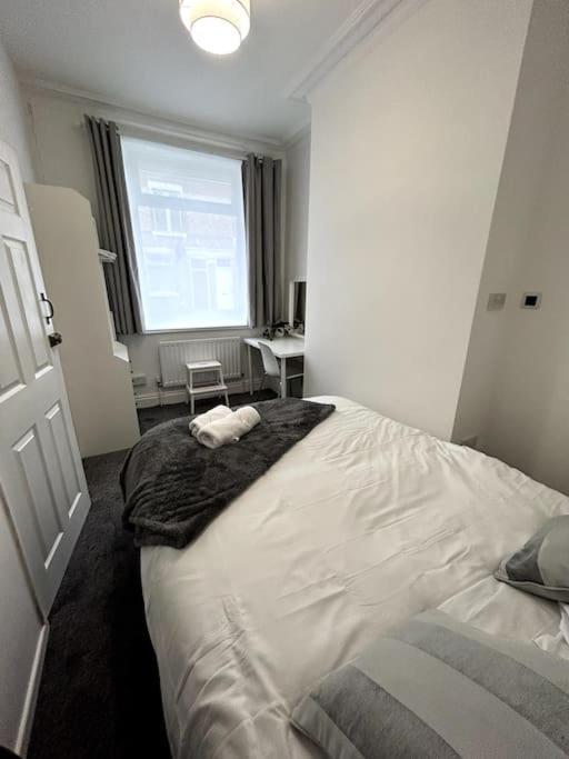 Bright Home From Home Stoke-on-Trent Dış mekan fotoğraf